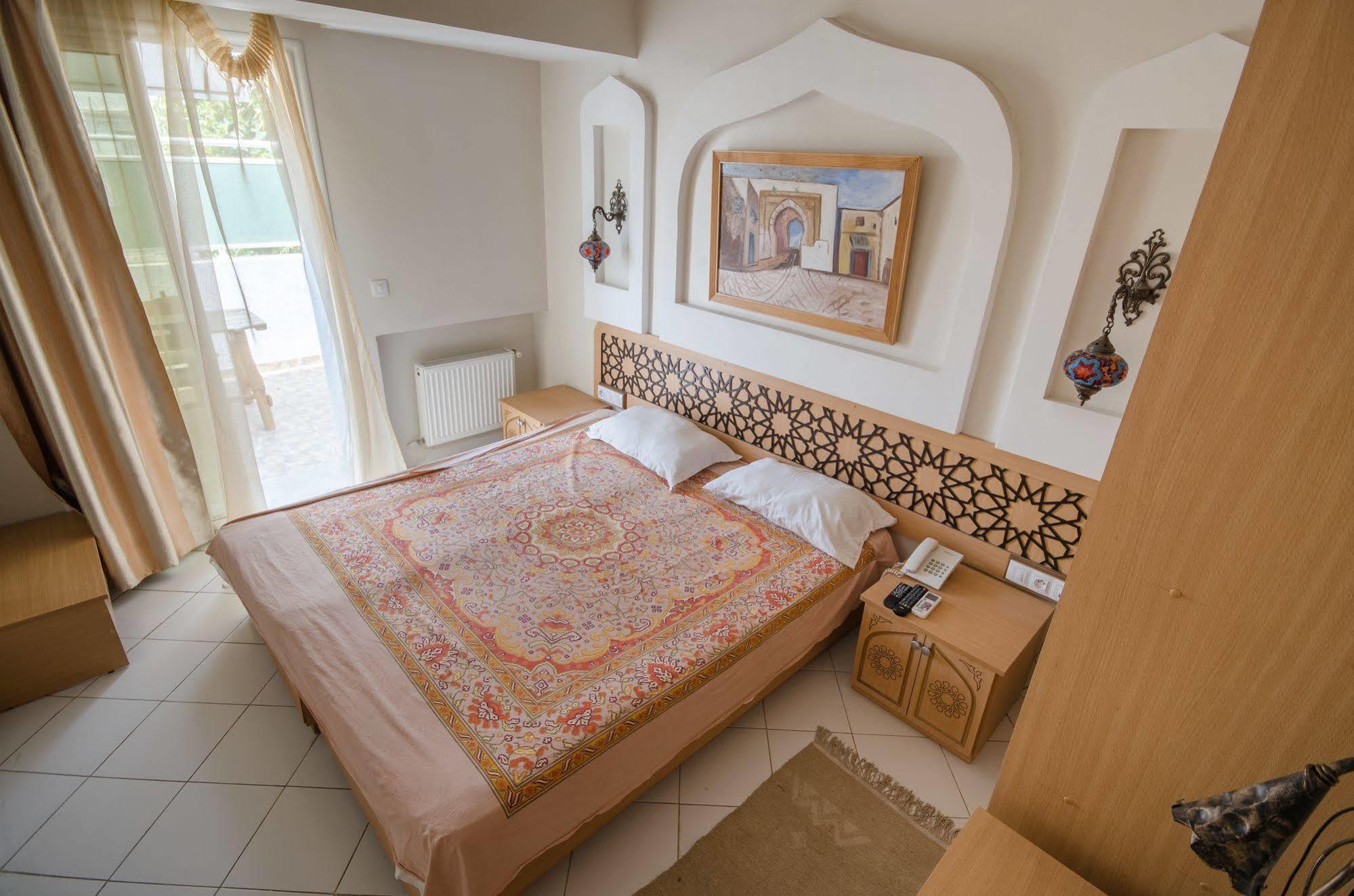 Hotel Saheb Ettabaa Tunis Exterior photo